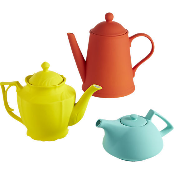 2015-05-04-1430781622-9502743-lizzyyellowteapot.jpg